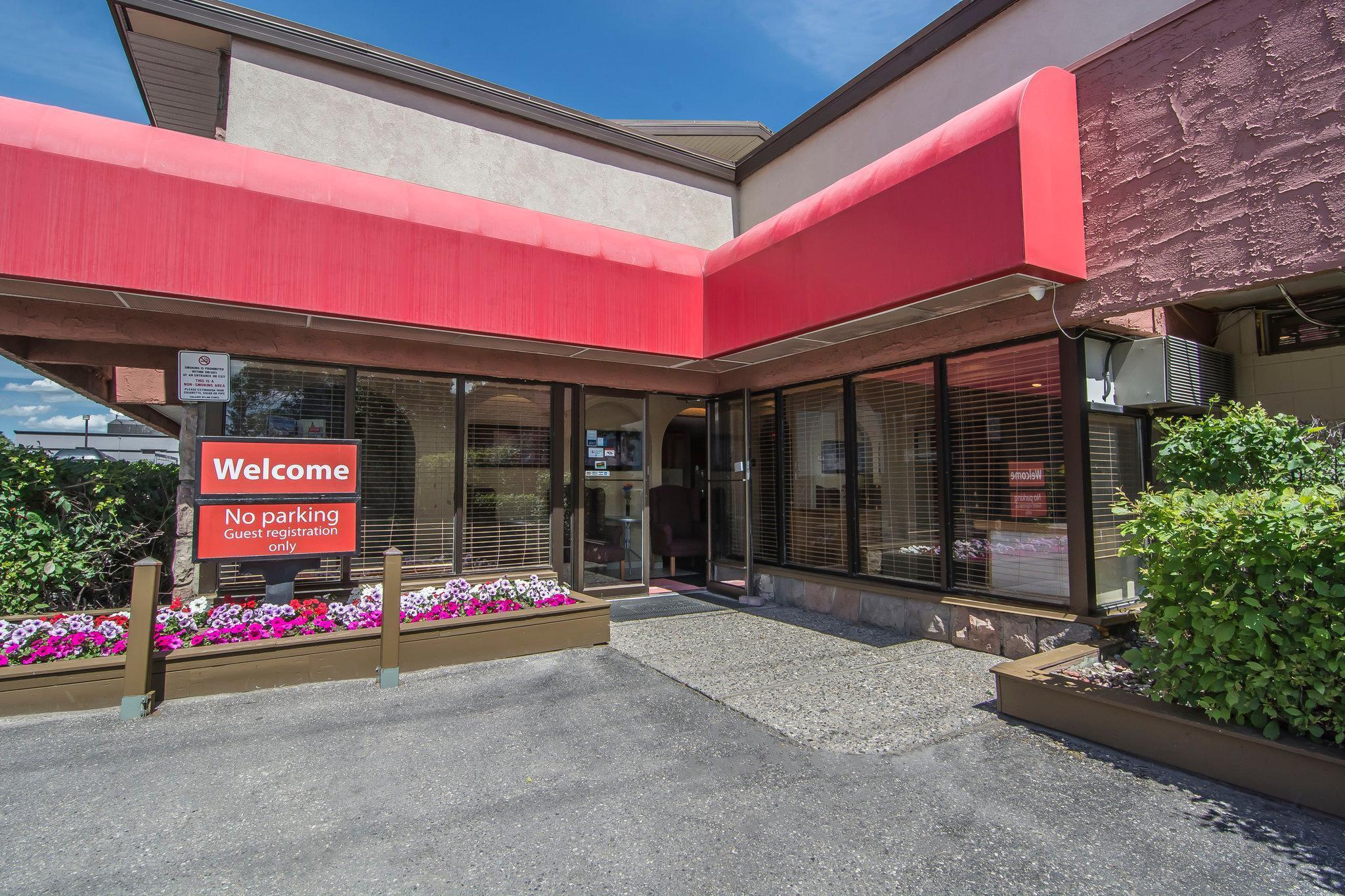 Econo Village Lodge