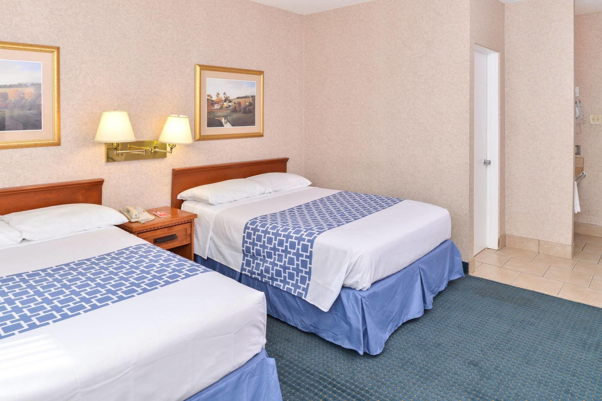 Econo Village Lodge