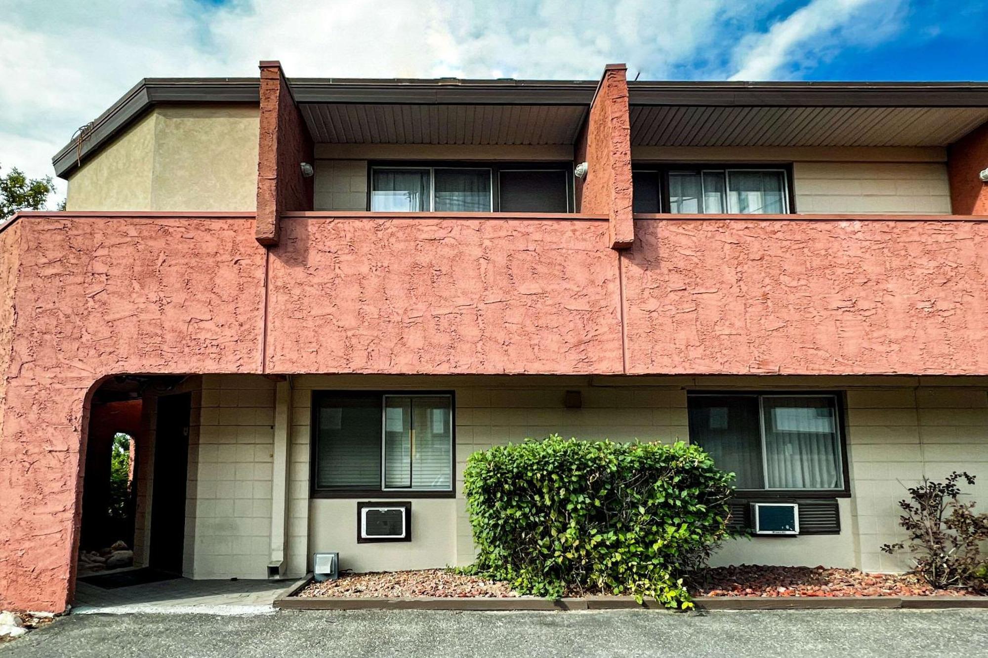 Econo Village Lodge Calgary