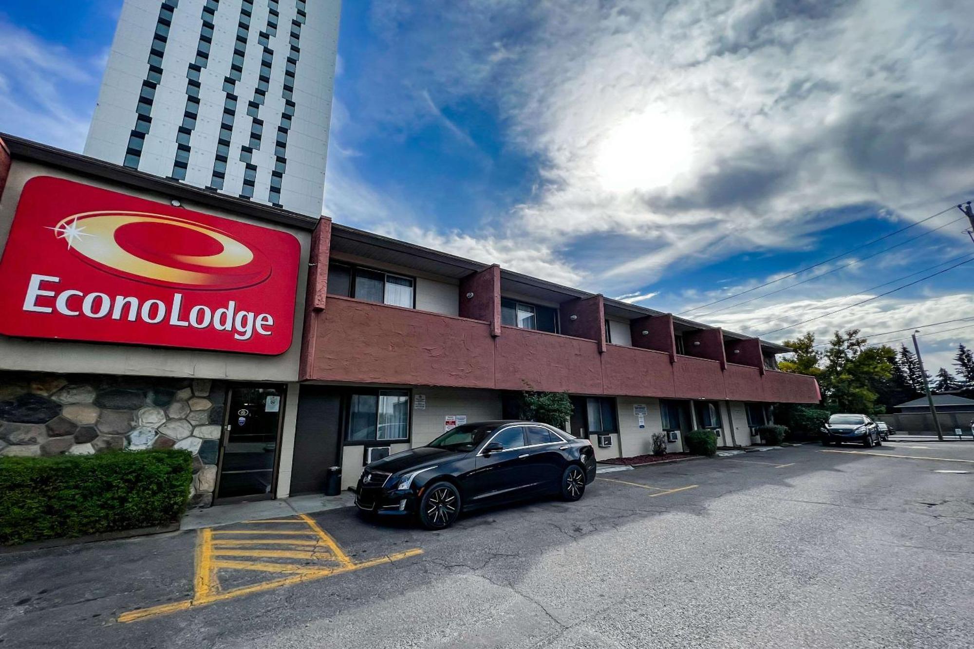 Lodge Econo Village Calgary