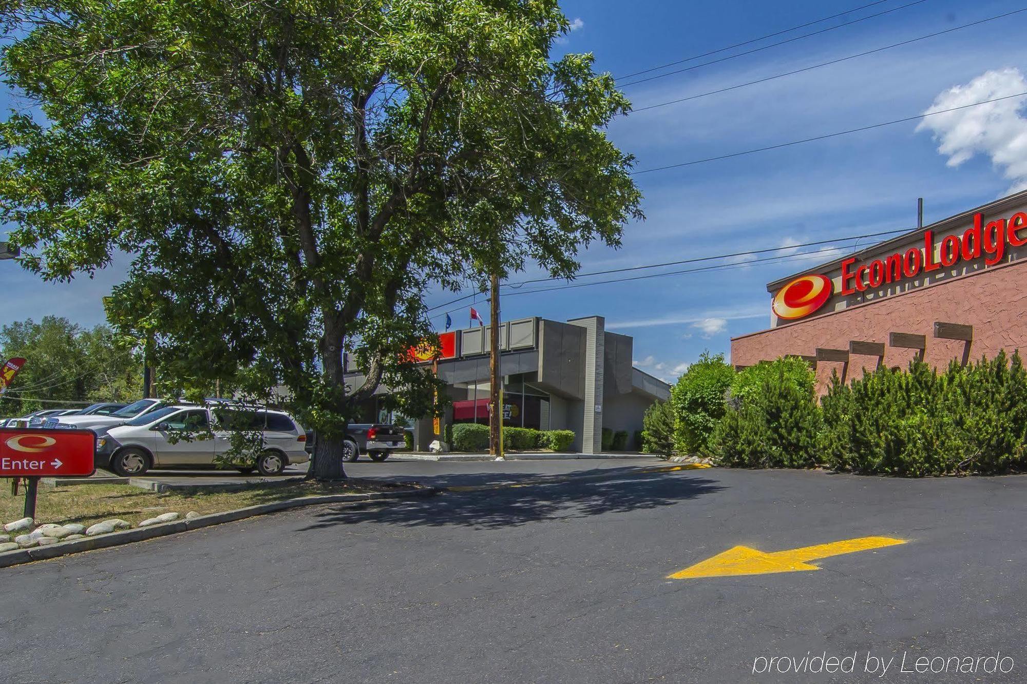 Econo Village Lodge *