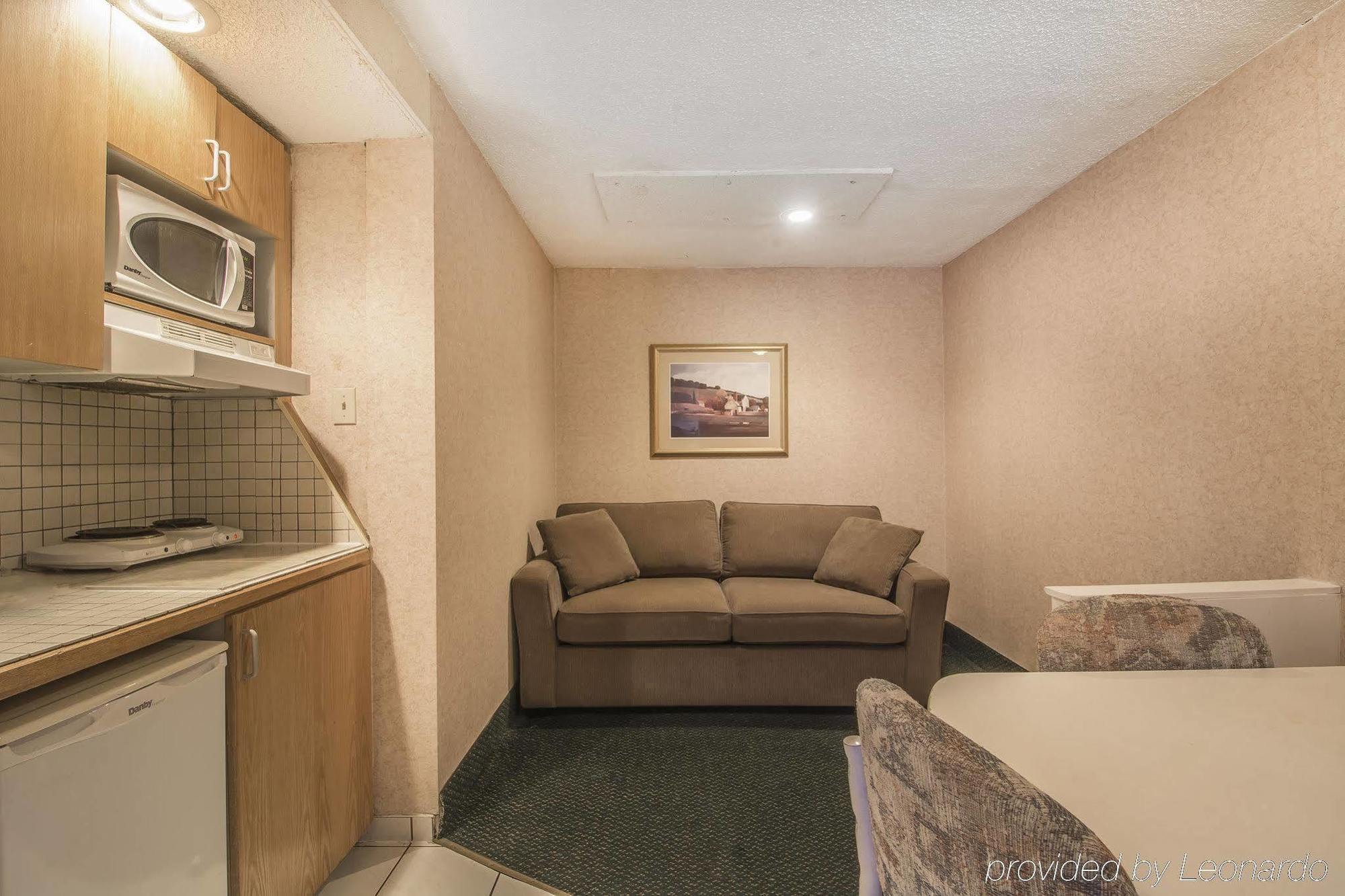 Lodge Econo Village Calgary