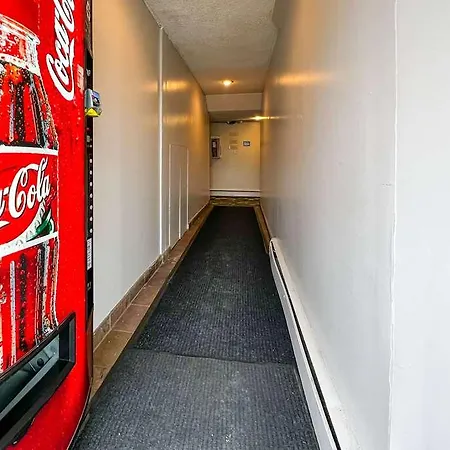 Econo Lodge Motel Village 