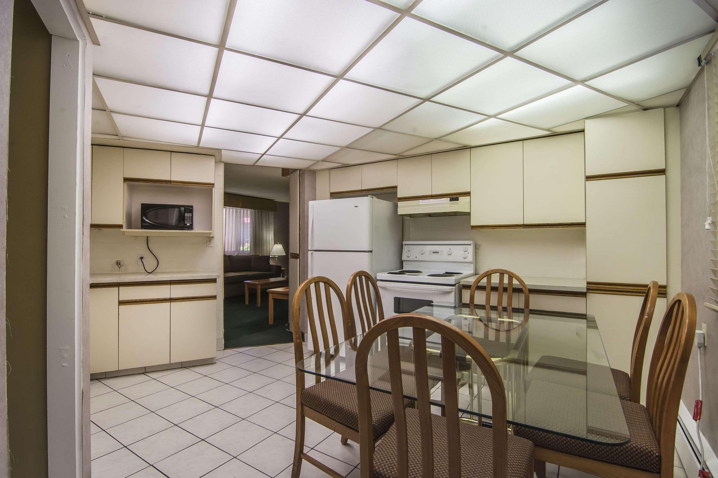 Lodge Econo Village *