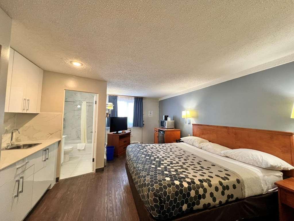 Econo Village Lodge