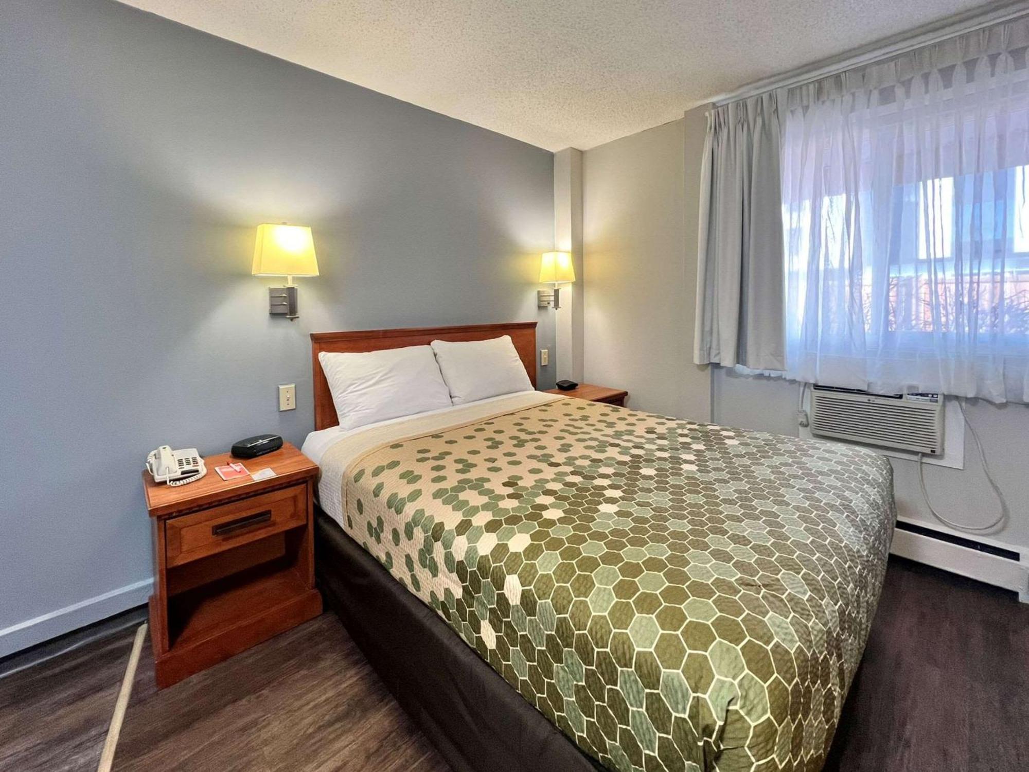 Econo Village Lodge