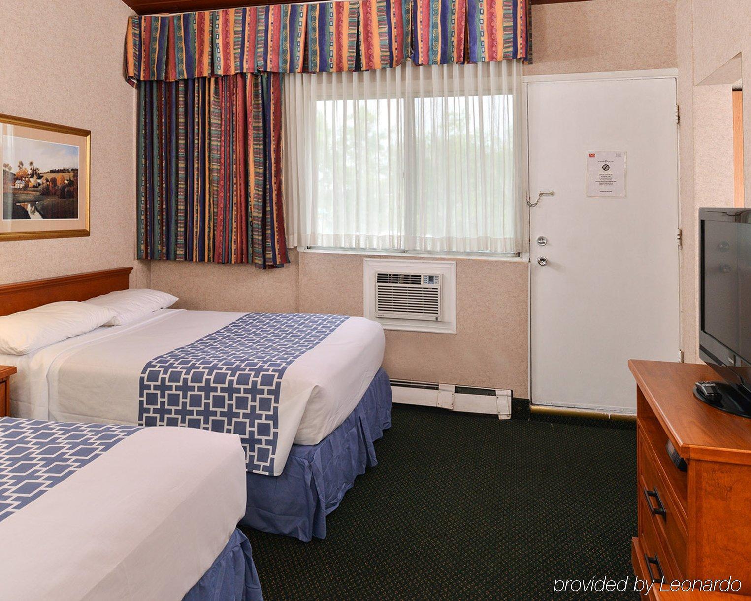 Econo Village Lodge *