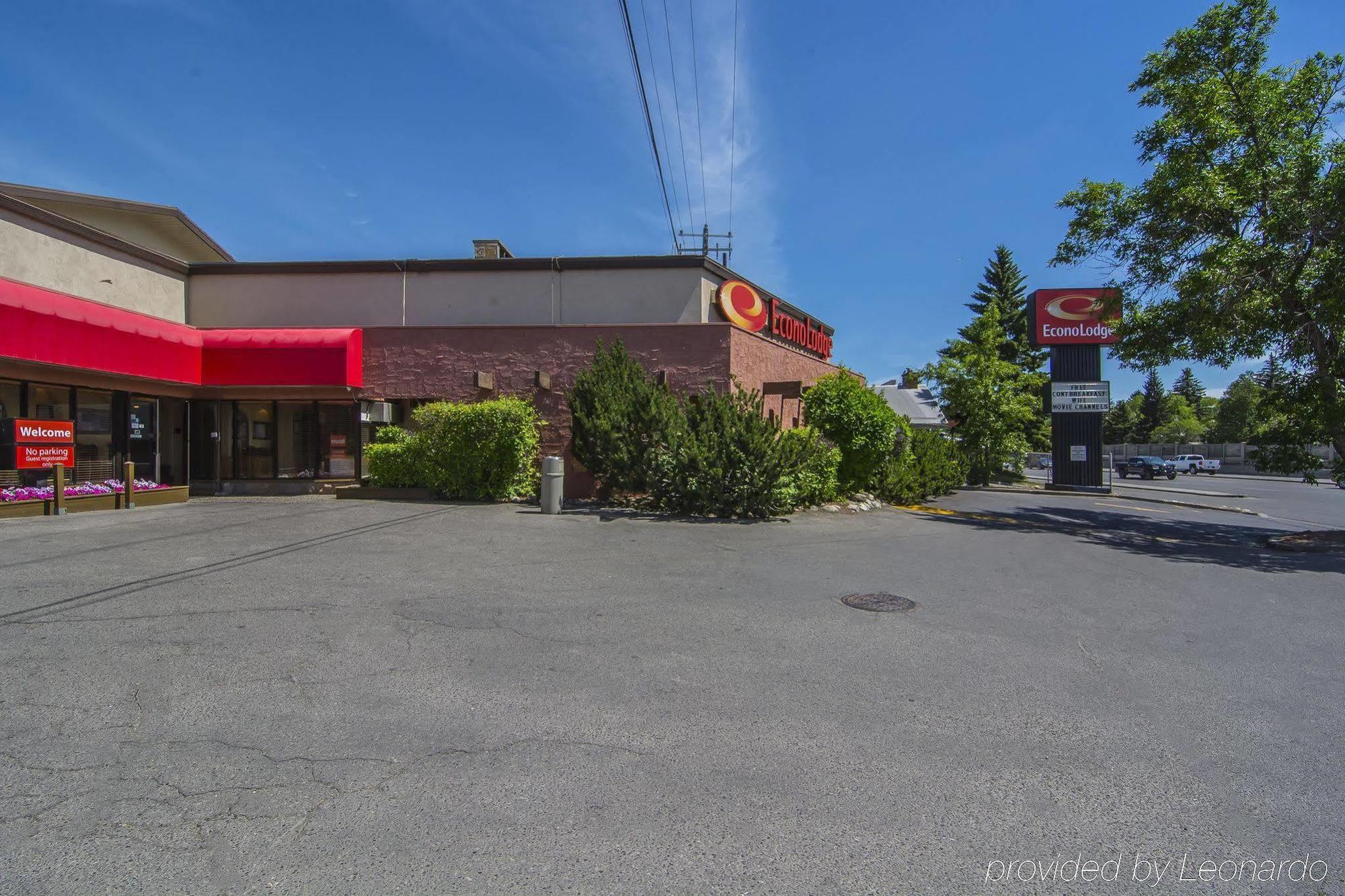 Econo Village Lodge *