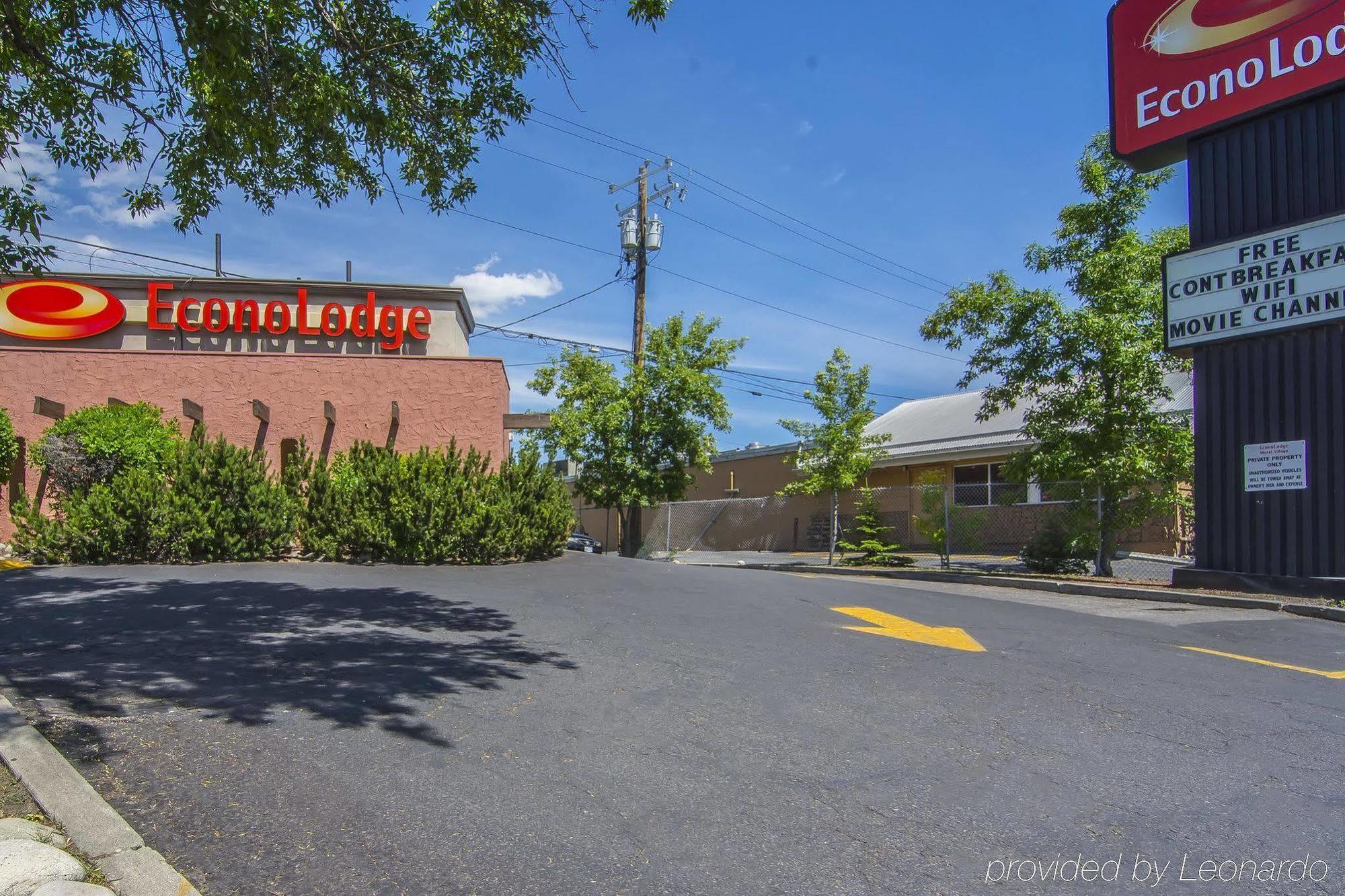 Econo Village Lodge *