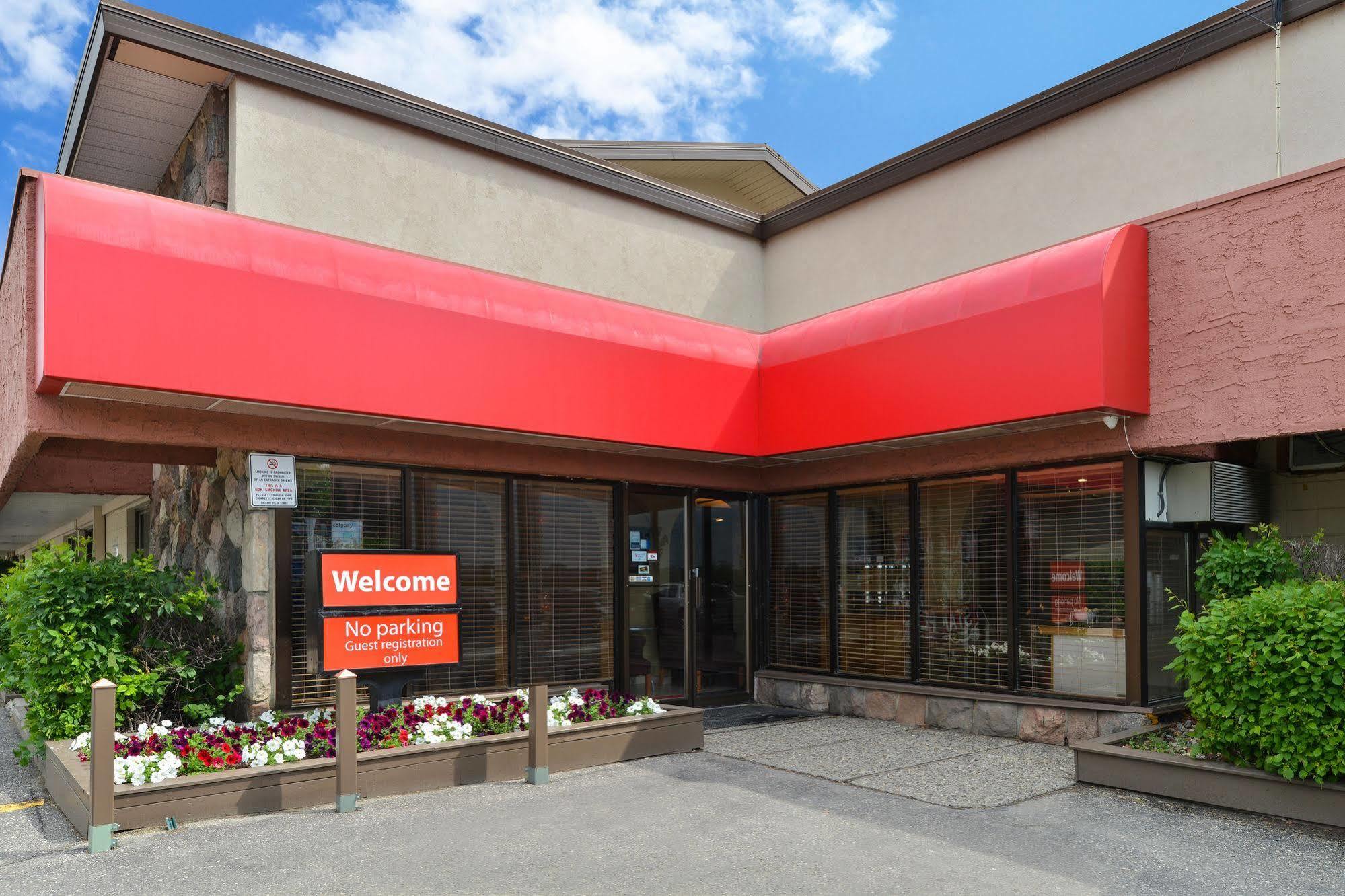 Econo Village Lodge